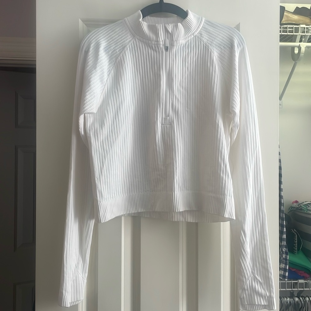 Lululemon ribbed 1/4 zip ribbed cropped long sleeve top. Size 6